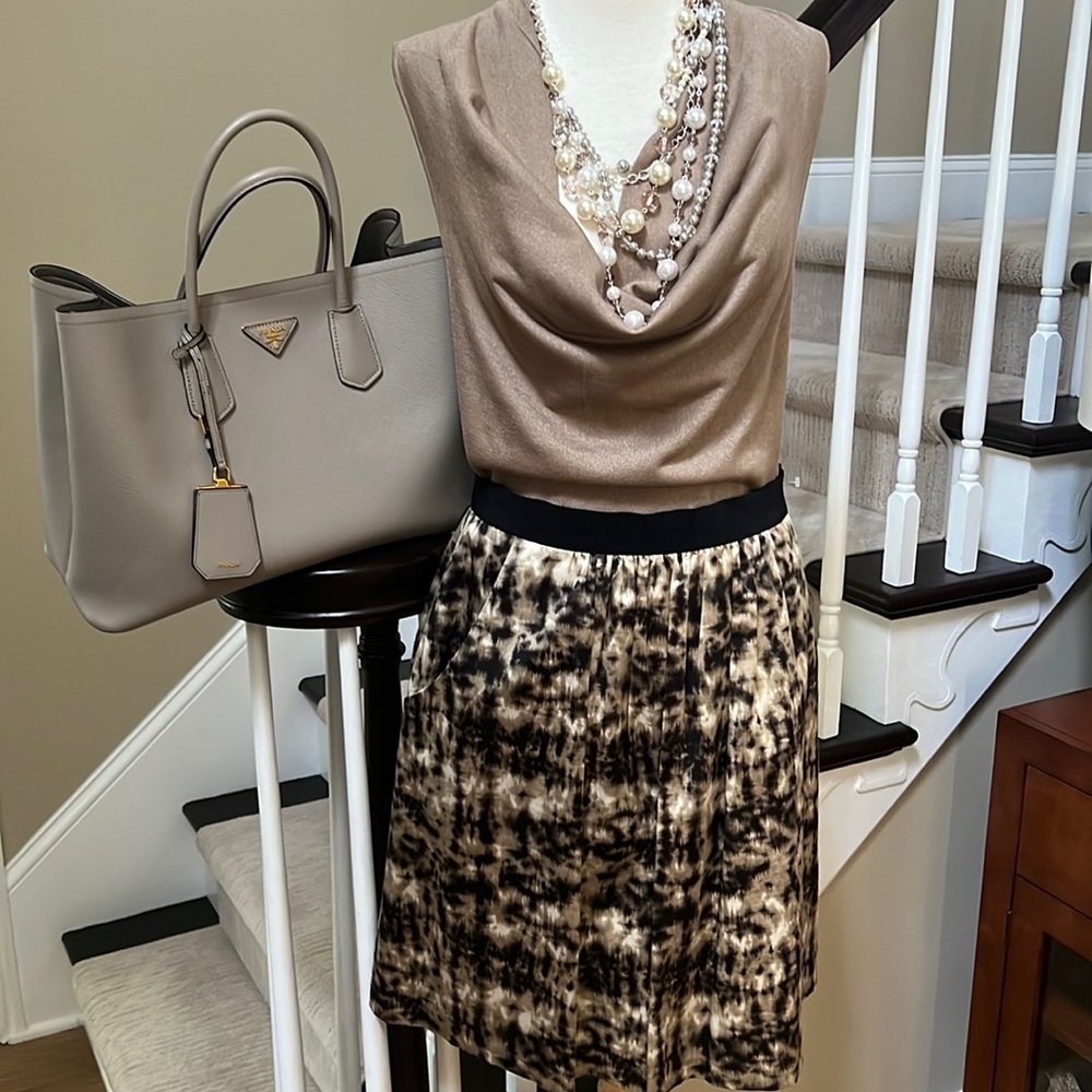 Ann Taylor skirt. Size 8